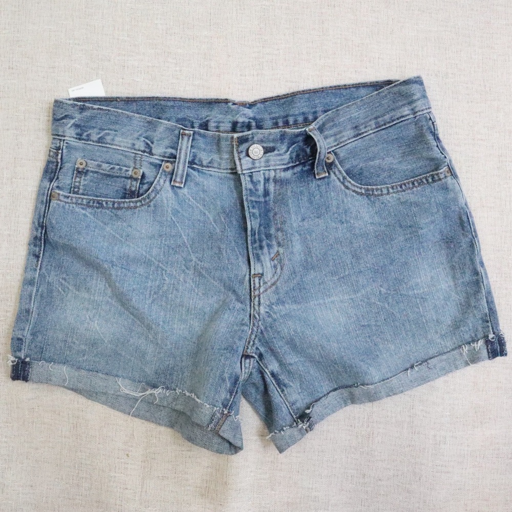 Levi’s Strauss Mid Rise Jean Shorts NWT